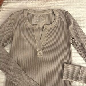 New Without Tags, Aerie Size XS Ribbed long sleeve knit top. Tan/Taupe Color.